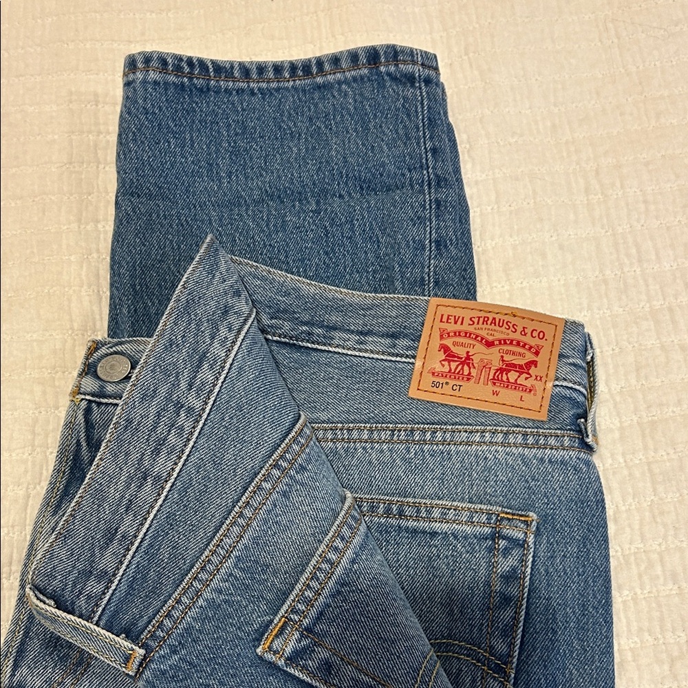 Levi's Women's Boyfriend Jeans in Medium Blue Wash - Picture 5 of 5